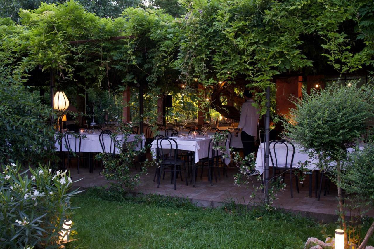 Amare Ristorante Locanda Чертоза-ди-Павия Экстерьер фото
